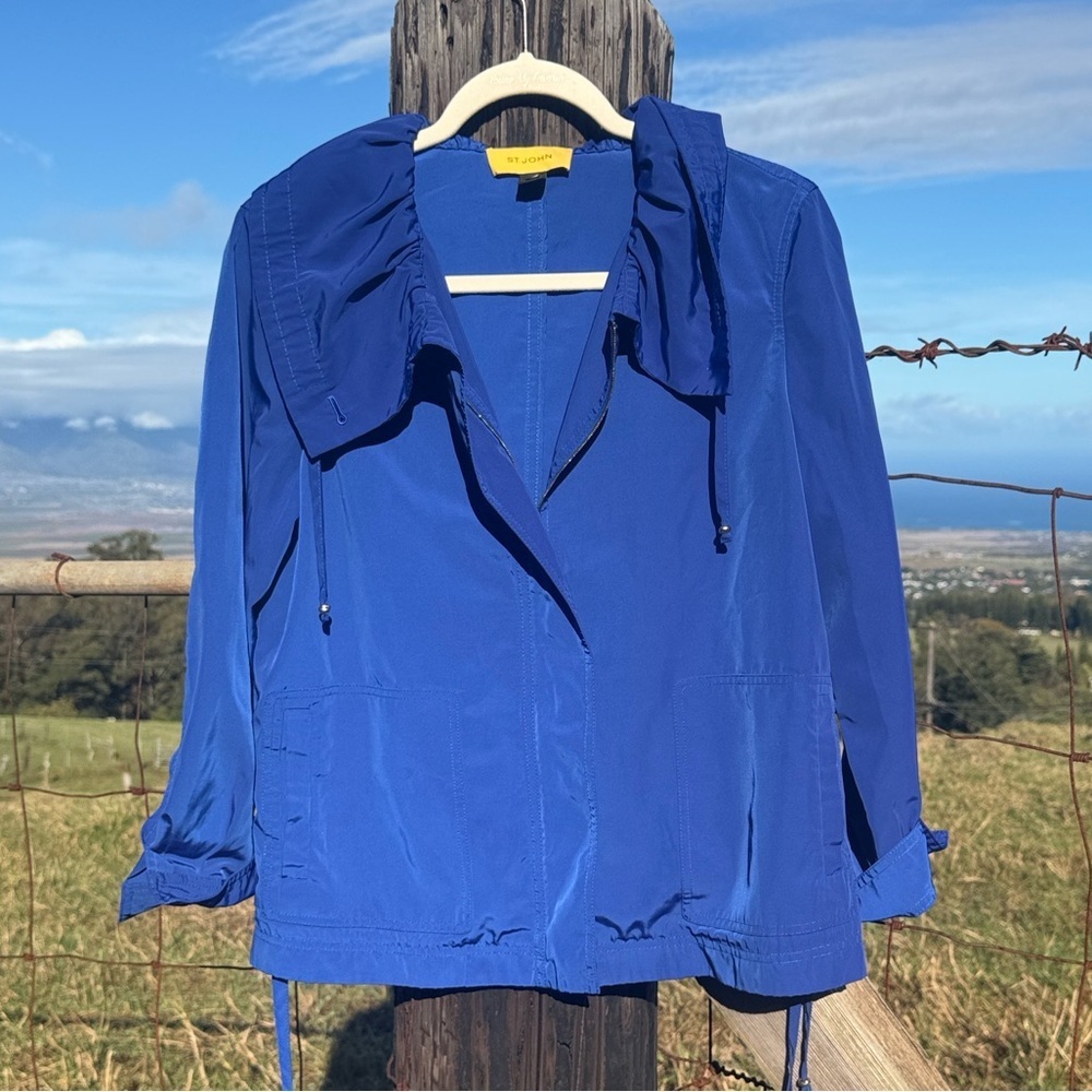 St. John blue rain jacket with a cowl neck Outdoor Small